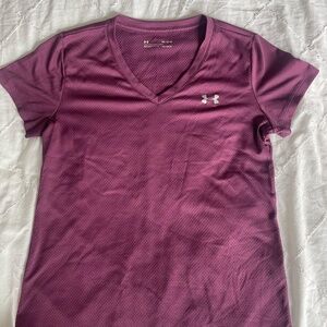 Under Armour Maroon HeatGear Loose Fit T-Shirt - Size Medium